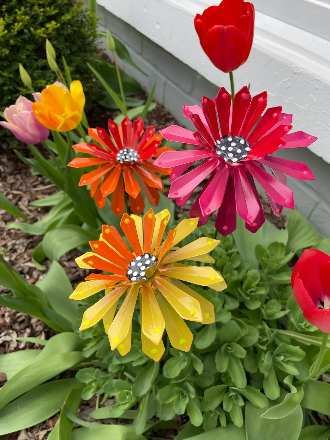 🌺Mother's Day 50% OFF💕✨ Handcrafted Metal Zinnia Flower Garden Stake