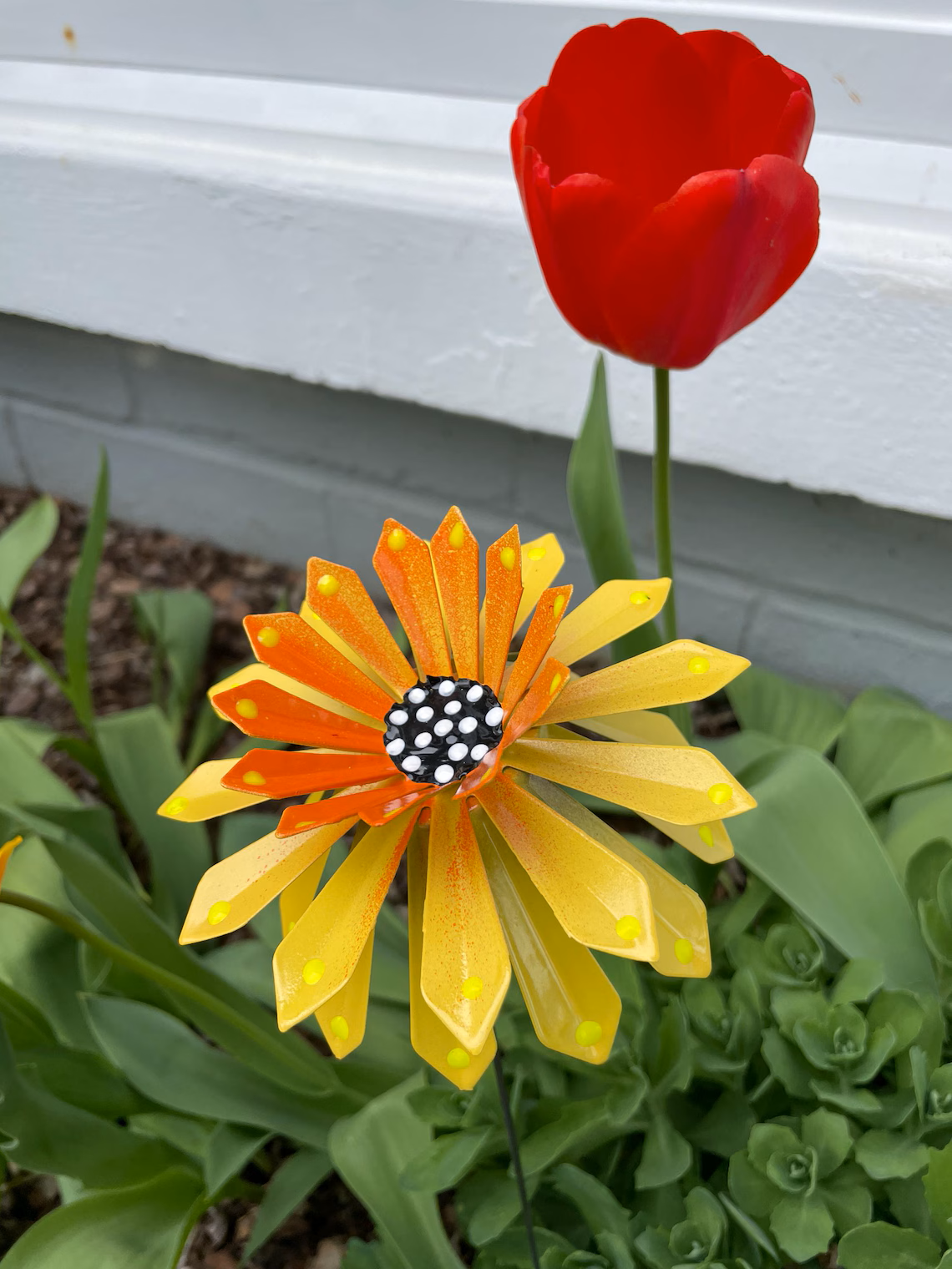 🌺Mother's Day 50% OFF💕✨ Handcrafted Metal Zinnia Flower Garden Stake