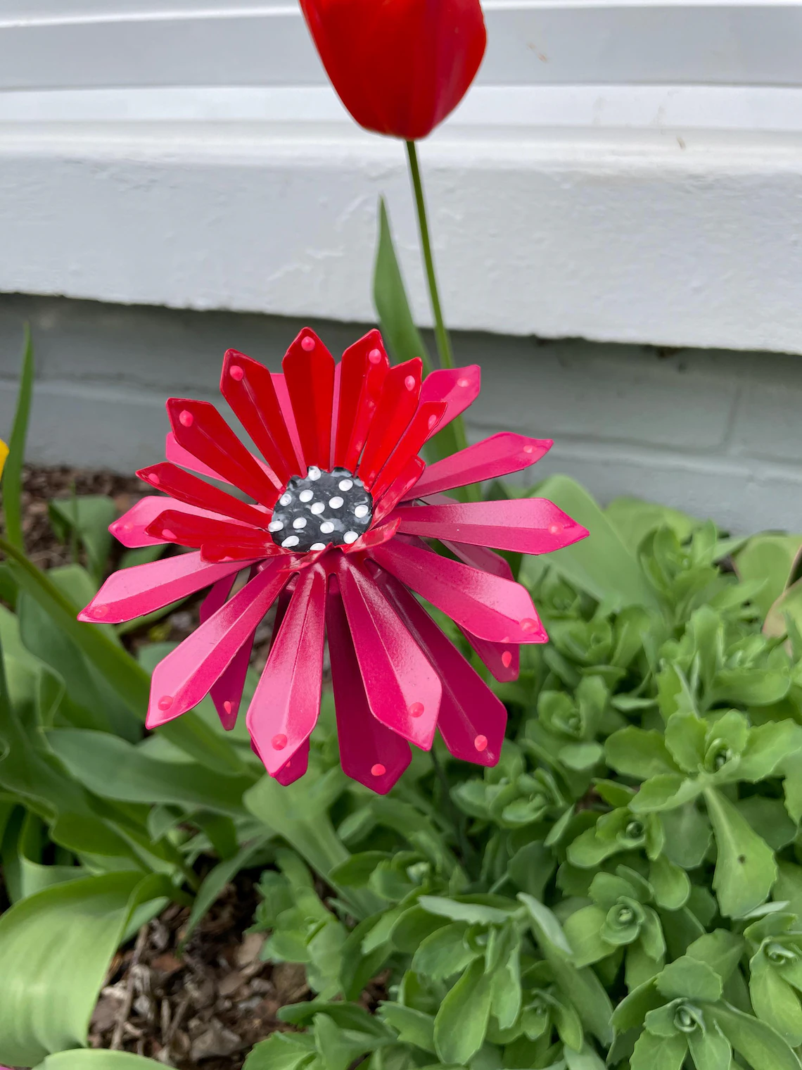 🌺Mother's Day 50% OFF💕✨ Handcrafted Metal Zinnia Flower Garden Stake